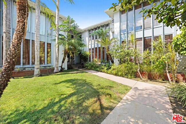 Building Photo - 1235 N Crescent Heights Blvd