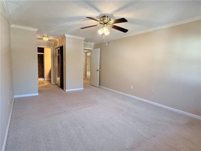 Building Photo - 7024 Somerset Cir