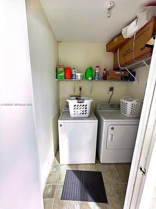 Building Photo - 9729 Hammocks Blvd