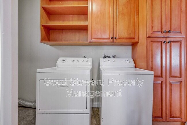 Building Photo - 10321 Courtright Rd