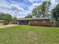 Building Photo - Newly Remodeled 4 bedroom 2 bath home in S...