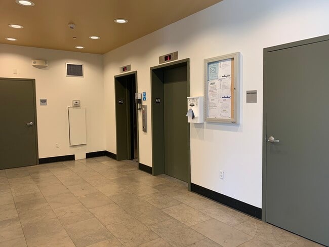 Building Photo - 160 E Berkeley St