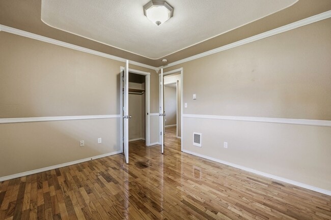 Building Photo - Move in Ready! 3 bedroom 1 bath, North Thurston School District.