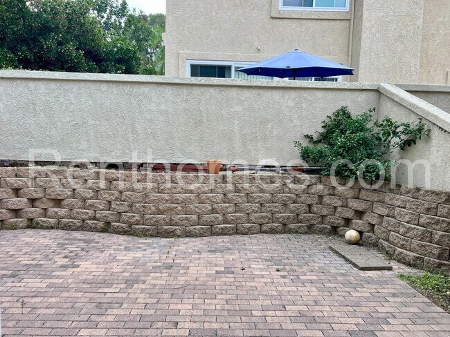 Building Photo - 10960 Creekbridge Pl