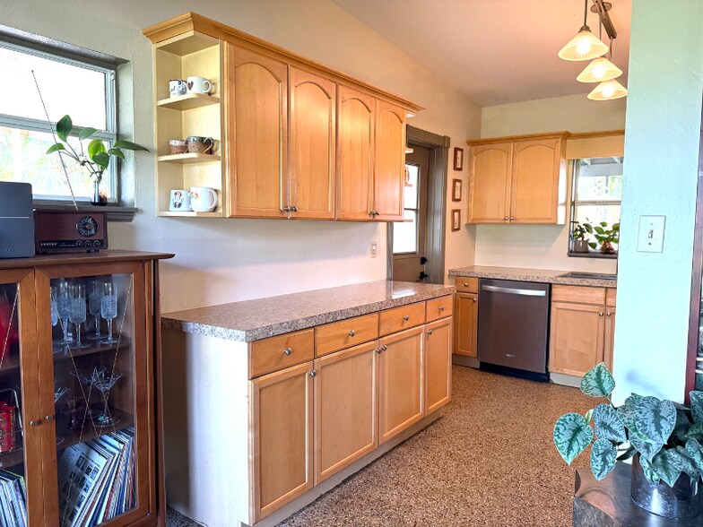 Building Photo - 712 Malone Dr