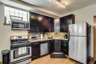 Building Photo - Bucktown: Fully furnished gorgeous 3 Bed, 2 Bath Condo