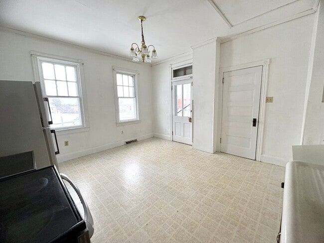 Building Photo - 3 Bedroom 1.5 Bathroom in Elizabethtown!