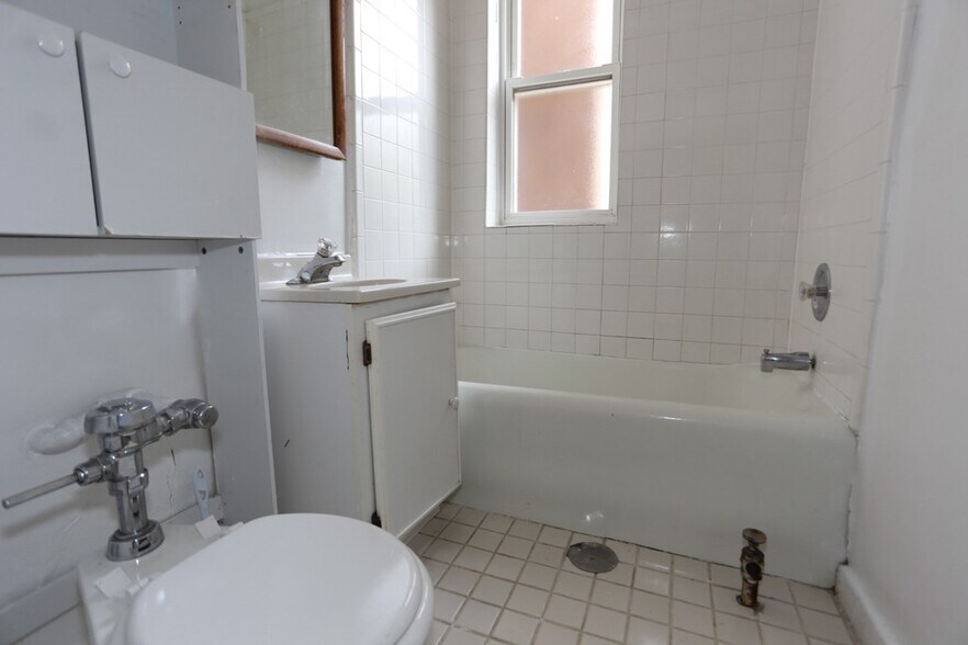 Building Photo - 457 W Melrose St