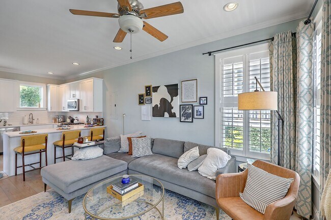 Building Photo - RARE Gem -- Downtown CHS Home!