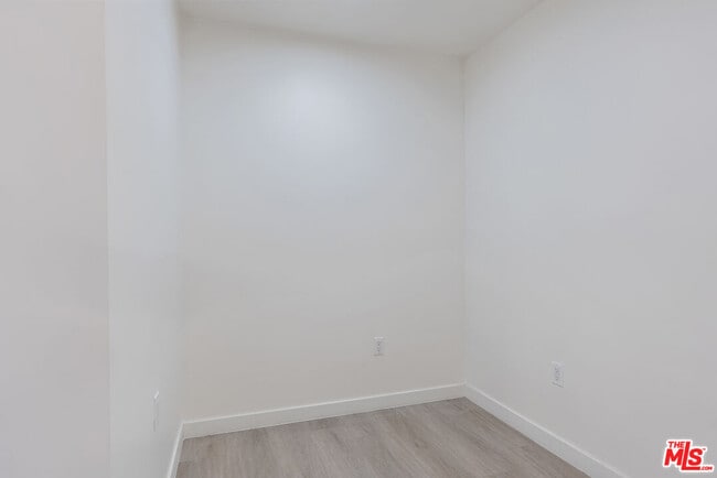 Building Photo - 1124 Normandie Ave