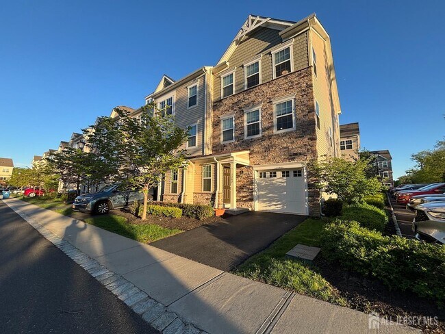 Building Photo - 1207 Hights Farm Rd N