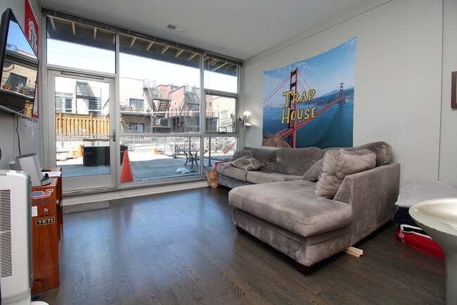 Building Photo - 1540 W Fullerton Ave