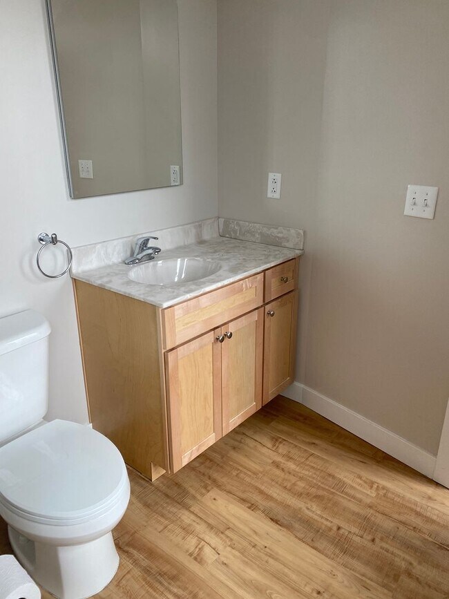 Building Photo - Putnam Winslow– $1,350 – 1 Bathroom Studio, 370 SQ.FT. – UTILITIES INCLUDED, Available 6/8/26