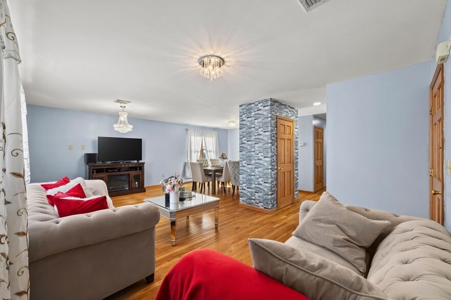 Building Photo - 391 Taylor Ave