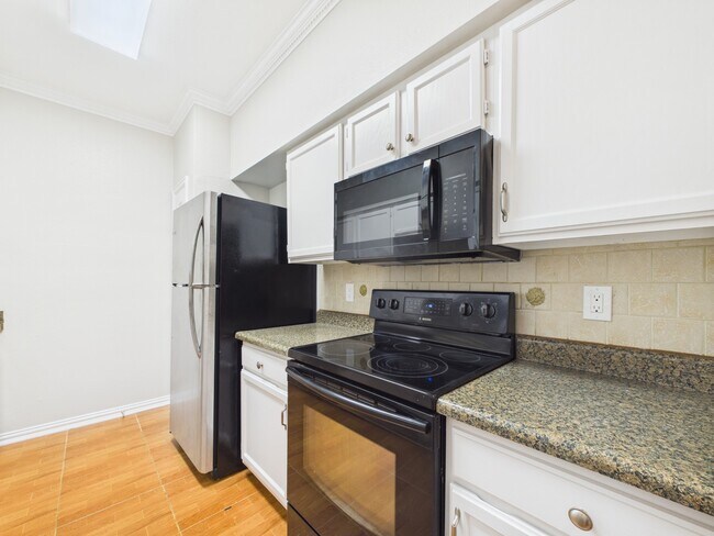 Building Photo - 4001 Tanglewilde St