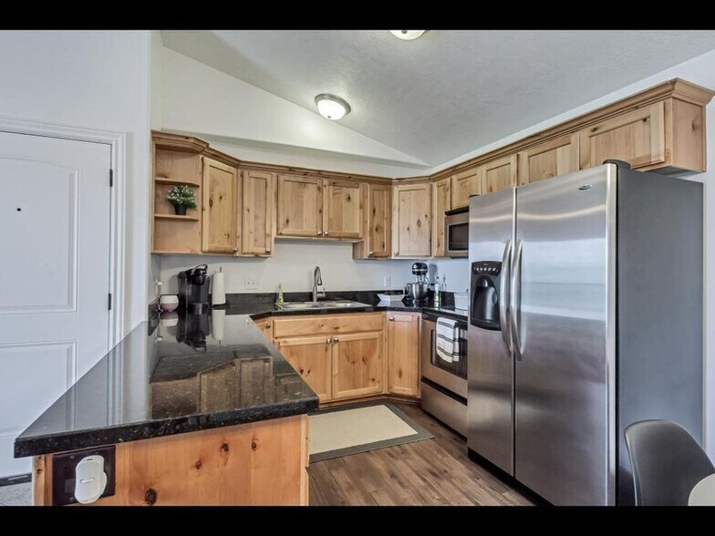 Building Photo - 986 W 270 S