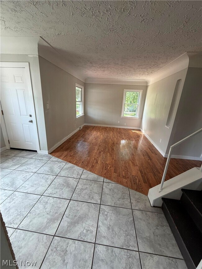 Building Photo - 724 E 341st St