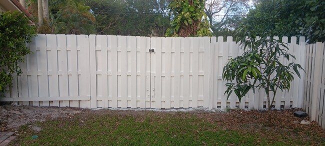 Building Photo - 3720 Coral Hills Dr