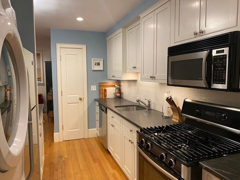 Building Photo - 89 Warren Ave