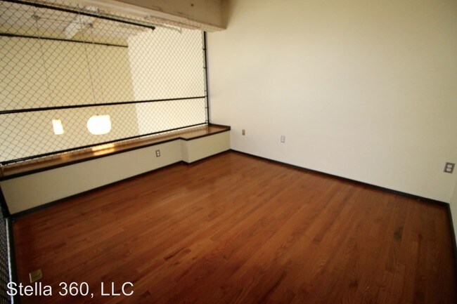 Building Photo - 360 Stockton St