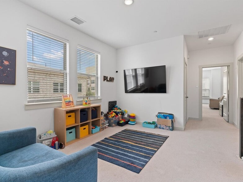 Building Photo - 607 Arapaho Dr