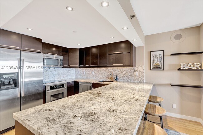 Building Photo - 2625 Collins Ave