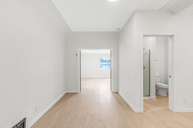 Building Photo - 1144 S Wooster St