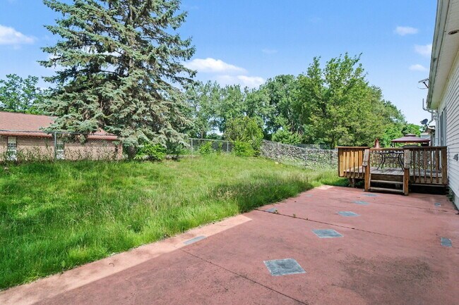 Building Photo - SPEICAL offer- MOVE IN READY 3 bedroom home!