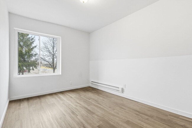 Building Photo - 3295 Rochester St