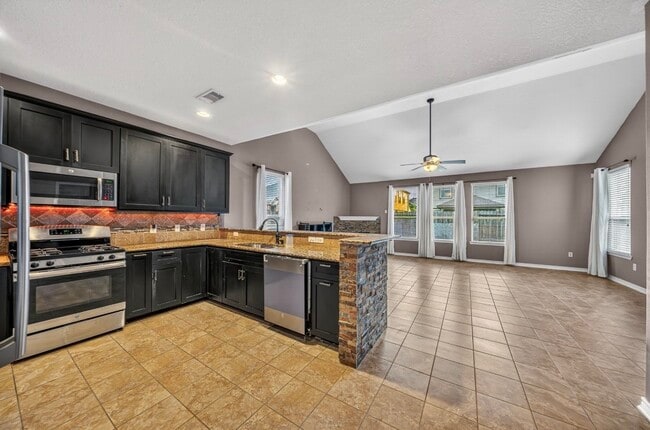 Building Photo - 11623 Greensbrook Garden Dr