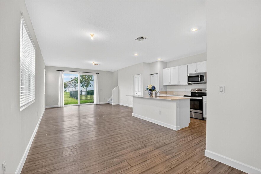 Primary Photo - 4645 Meyerson Pl