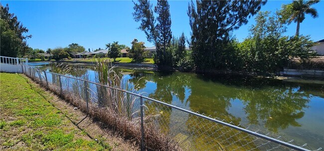 Building Photo - 420 SE 15th Terrace