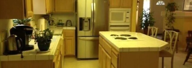 Building Photo - 1000 Teal Ct