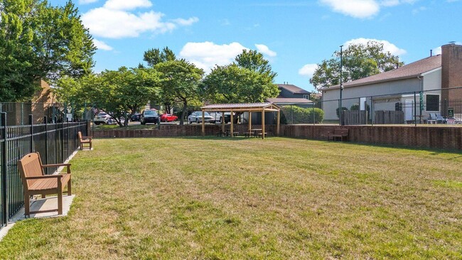Building Photo - 2140 Fort Harrods Dr