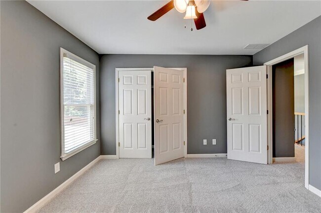 Building Photo - 1515 Boomer Cir