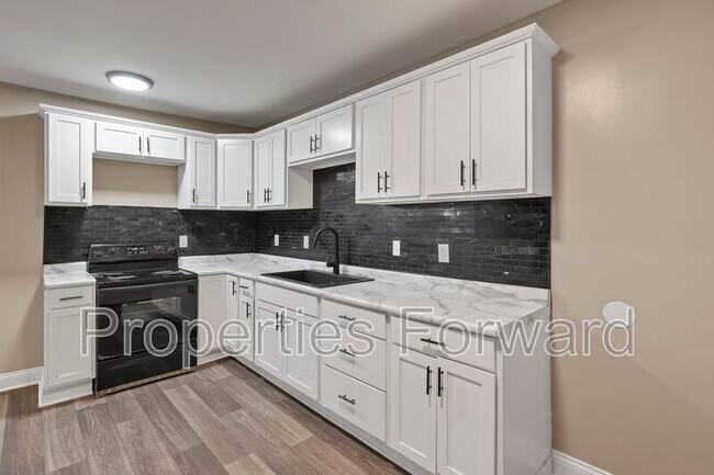 Building Photo - 908 E 12th Ave
