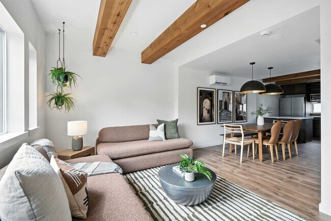 Building Photo - 925 NE 23rd Ave