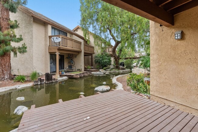 Building Photo - Renovated 1 Bedroom Condo Overlooking Creek