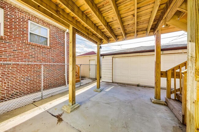 Building Photo - 3719 W Palmer St