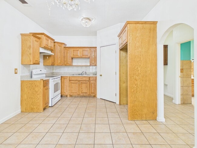 Building Photo - Nice 3 bedroom Duplex Rental