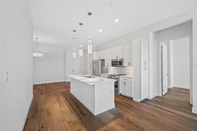 Building Photo - 644 3rd Ave S