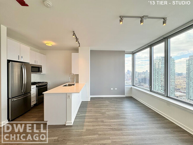 Building Photo - 1200 N La Salle Dr
