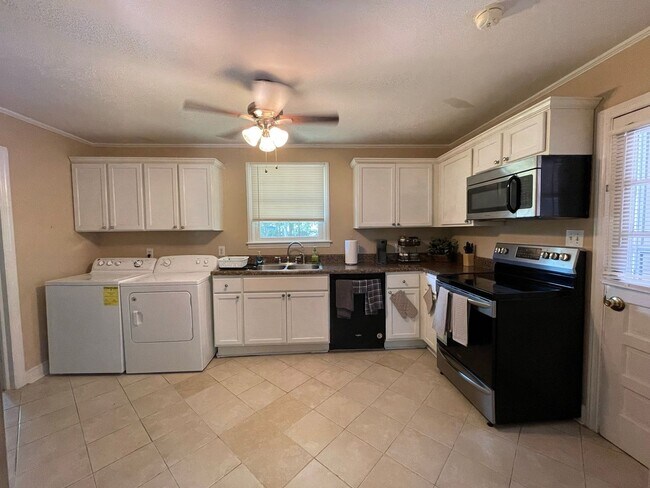Building Photo - 406 Buie Ct