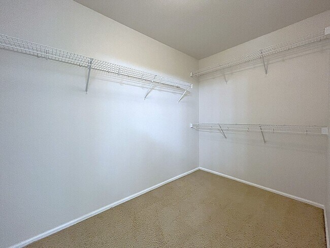 Building Photo - Beautifully appointed 4-Bedroom 2-bathroom...