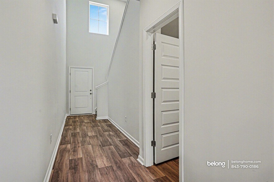 Building Photo - 1055 Sentinel Ct