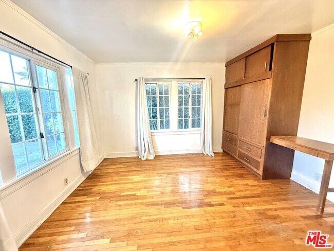 Building Photo - 2701 S Harcourt Ave