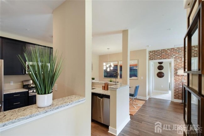 Building Photo - 425 Tavern Rd