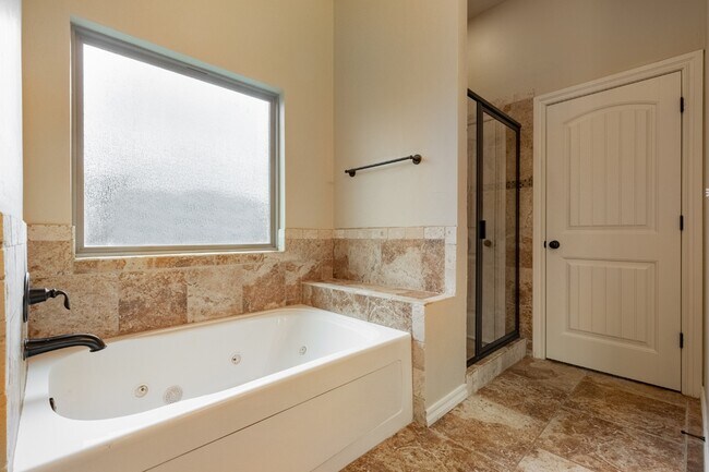 Building Photo - 600 Irish Ln