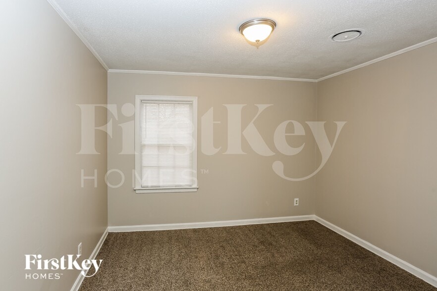 Building Photo - 3900 Hermitage Dr