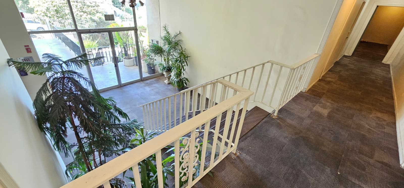 Building Photo - 206 N Park View St